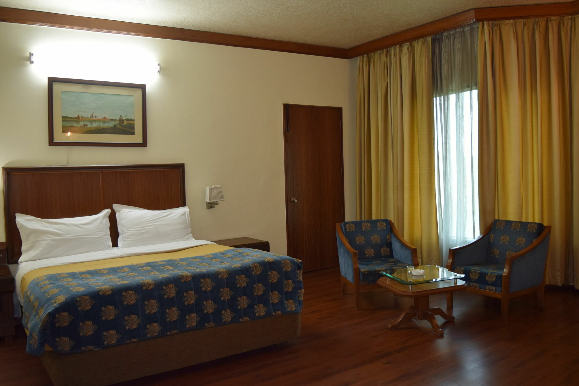 Samrat, Hotel